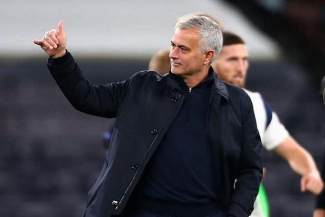 包含欧联倒计时，摩纳哥转会期临场应变，细节引发关注，质疑声仍在，轮换策略成焦点的词条